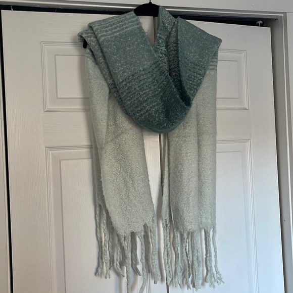 mer sea Accessories - NWOT - Chunky Scarf